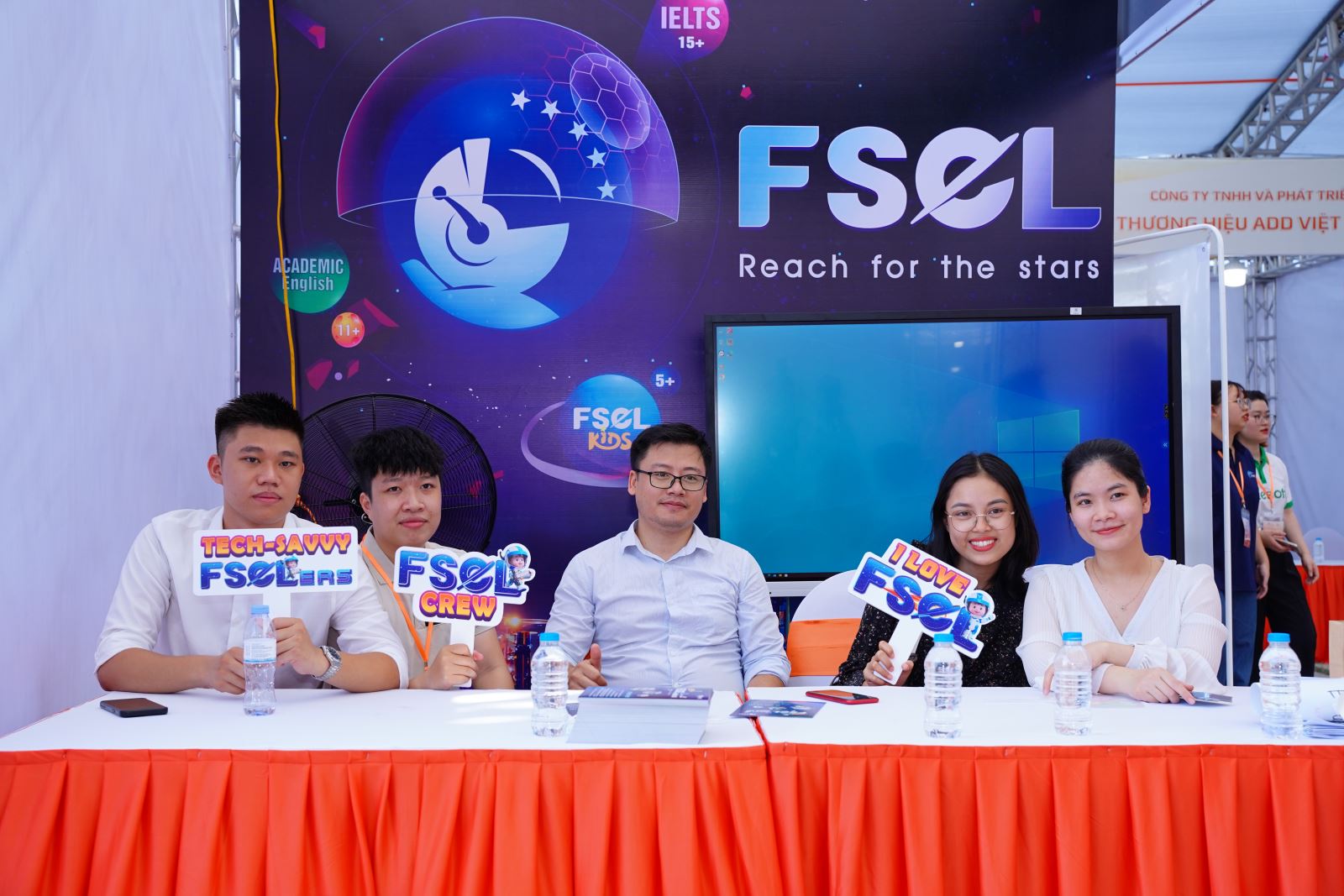 FSEL nhận được sự quan tâm của hàng ngàn sinh viên trong Job Fair 2023 – Ngày hội việc làm của trường CĐ FPT Polytechnic